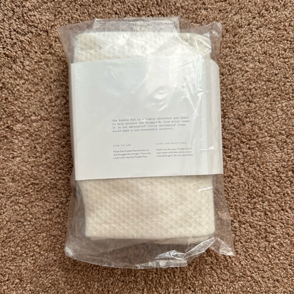 Snuggle Me Infant Puddle Pad NWT